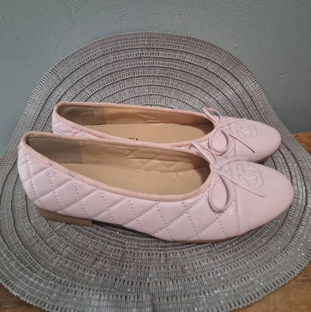 CHANEL Light Pink Quilted Leather Ballet Flats with Bow - Picture 8 of 10